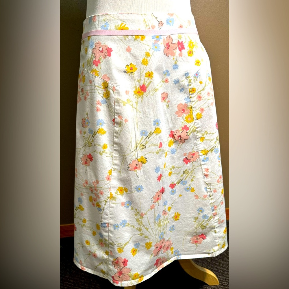 Women’s floral skirt size 4 EUC